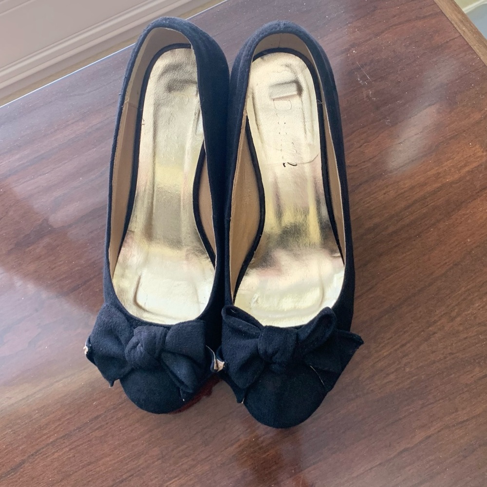 Bow Wedges - Picture 2 of 6